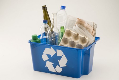 Eltham community participating in waste removal